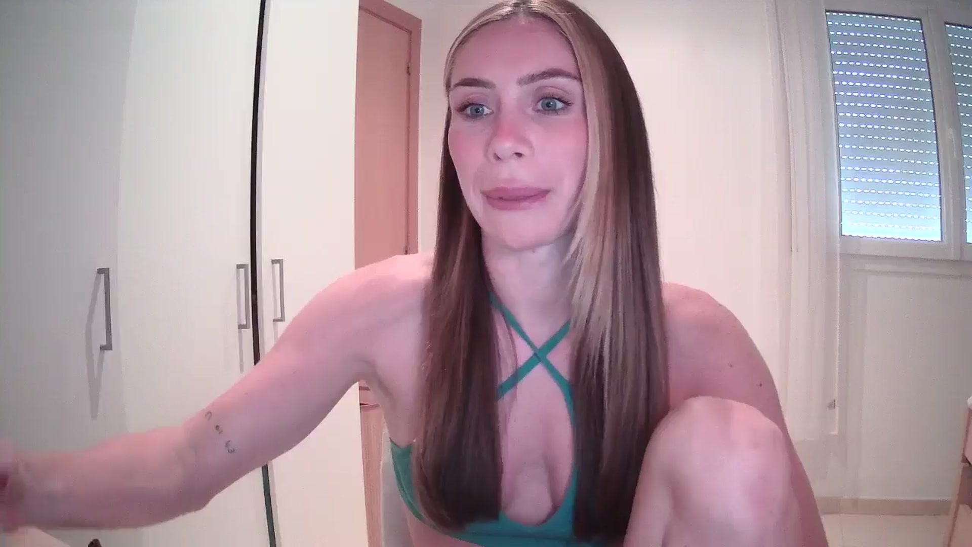 Gallery image thumbnail from English_Lola's myfreecams stream on, 05/19/2024, 12:32 image 12 of 20