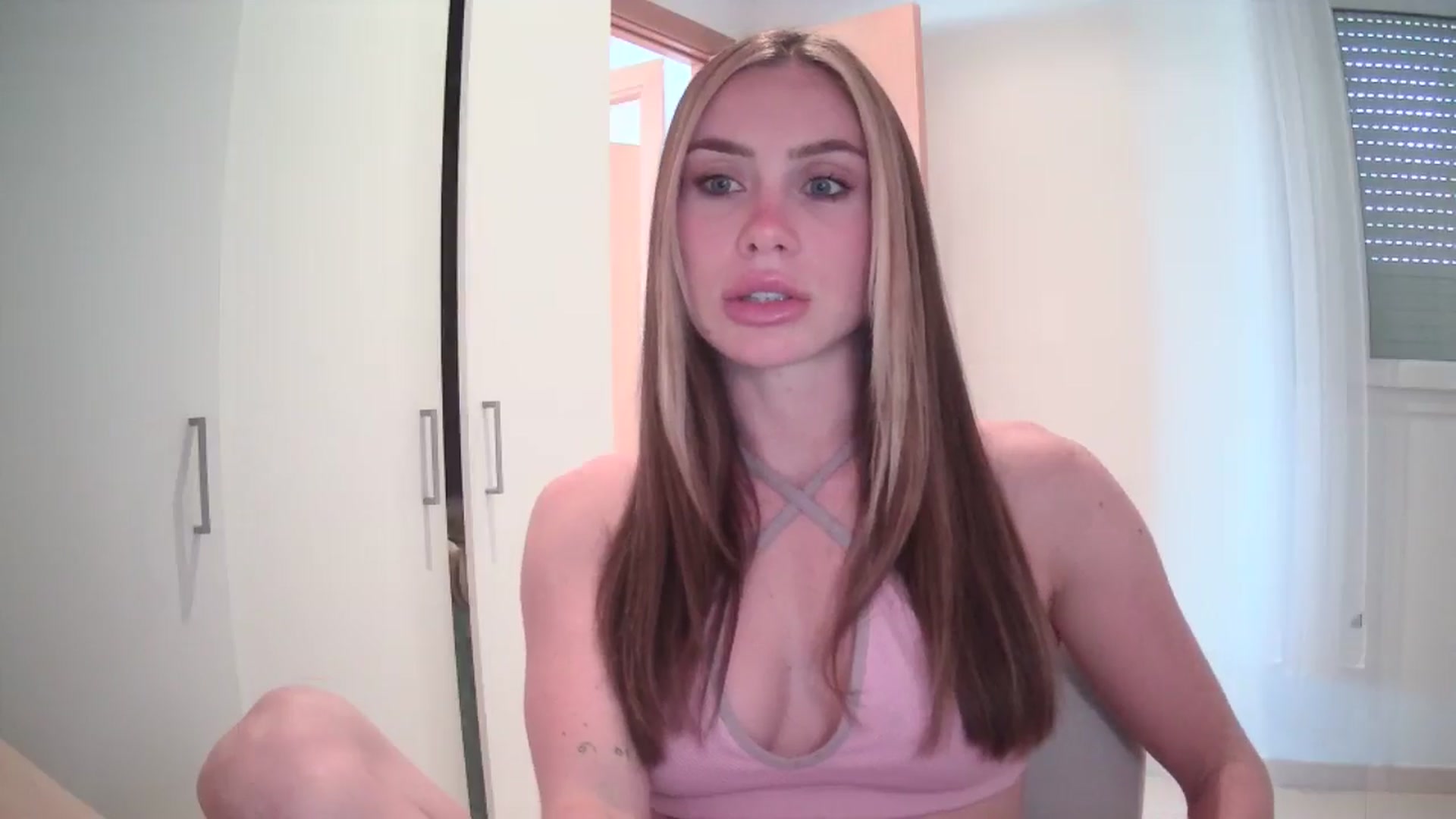 Gallery image thumbnail from English_Lola's myfreecams stream on, 05/20/2024, 11:59 image 18 of 20
