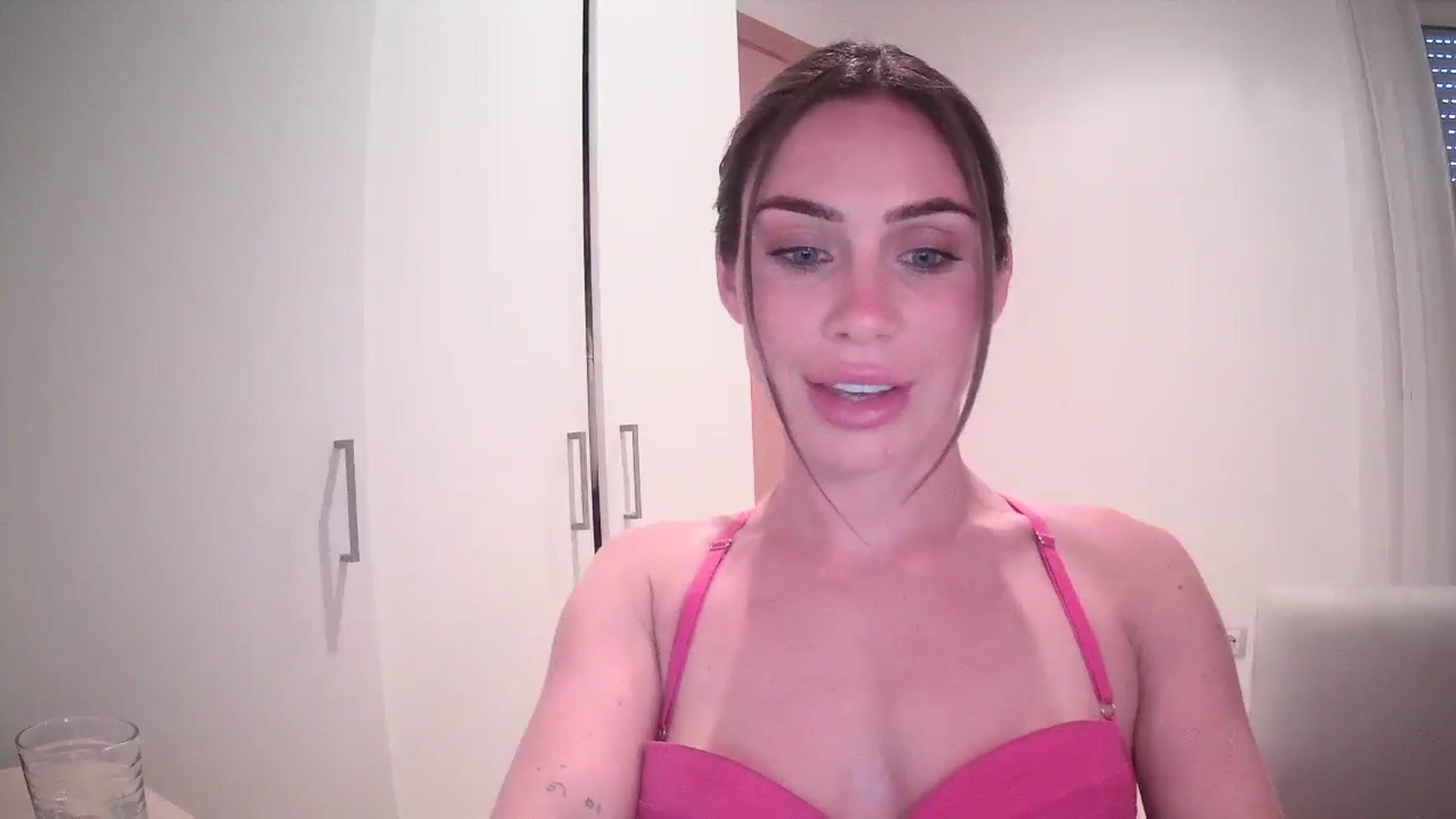 Gallery image thumbnail from English_Lola's myfreecams stream on, 05/23/2024, 16:18 image 13 of 20