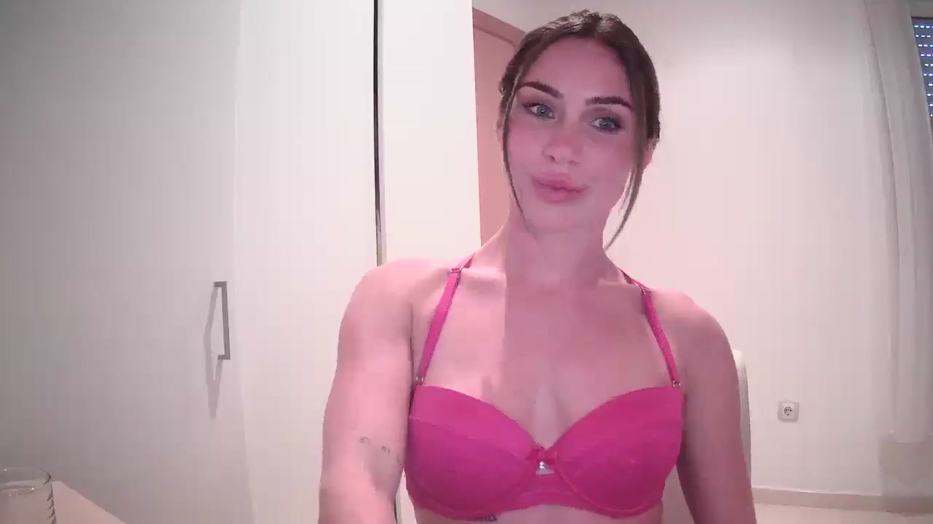 Gallery image thumbnail from English_Lola's myfreecams stream on, 05/23/2024, 16:18 image 17 of 20