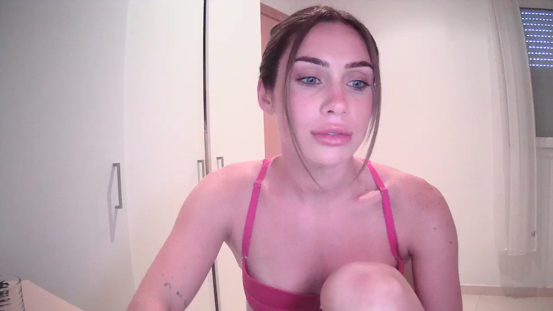 Gallery image thumbnail from English_Lola's myfreecams stream on, 05/23/2024, 16:18 image 2 of 20