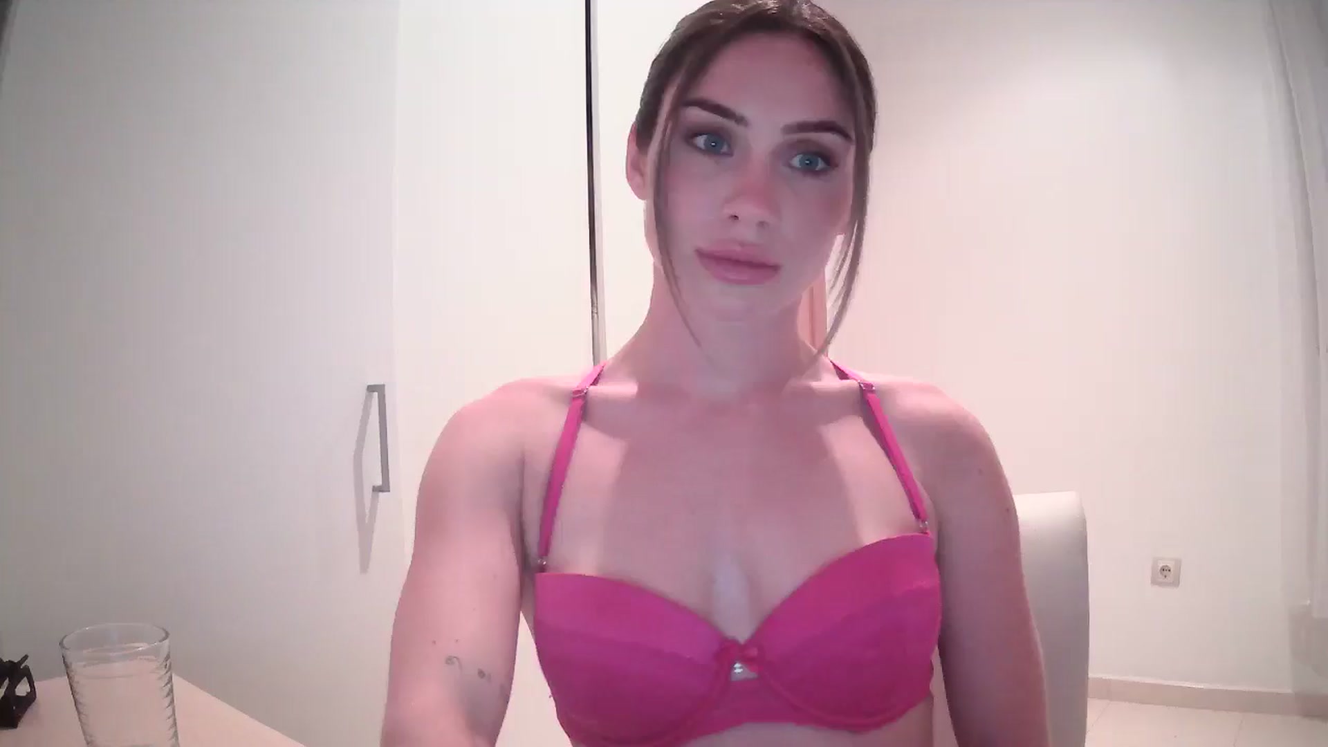 Gallery image thumbnail from English_Lola's myfreecams stream on, 05/23/2024, 16:18 image 6 of 20
