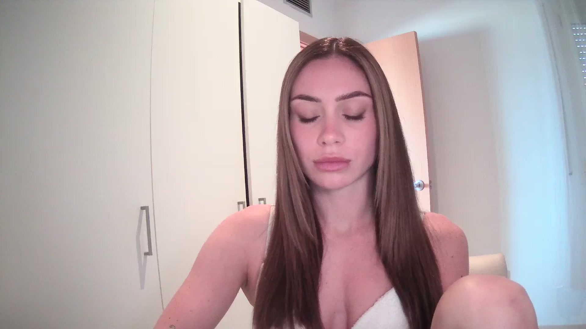 Gallery image thumbnail from English_Lola's myfreecams stream on, 05/30/2024, 09:21 image 17 of 20