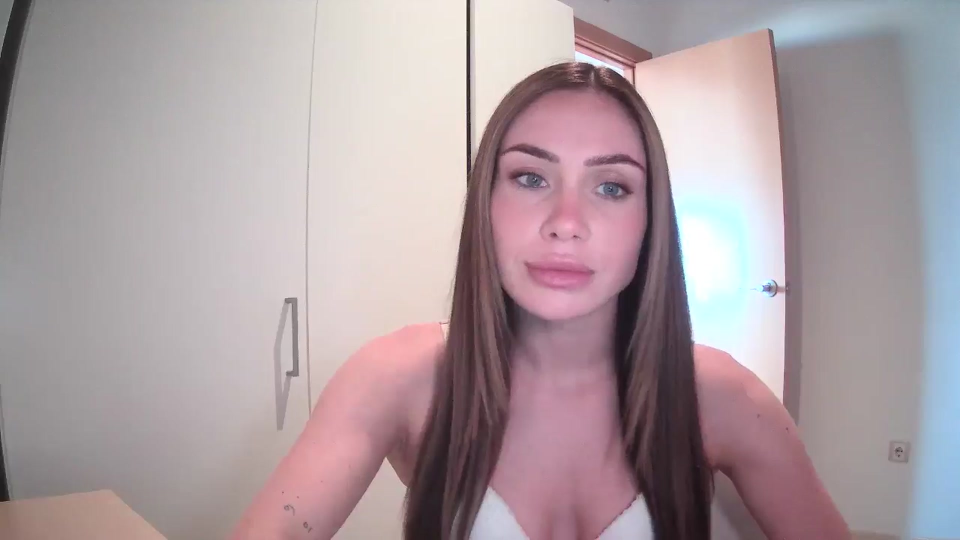 Gallery image thumbnail from English_Lola's myfreecams stream on, 05/30/2024, 11:28 image 13 of 20