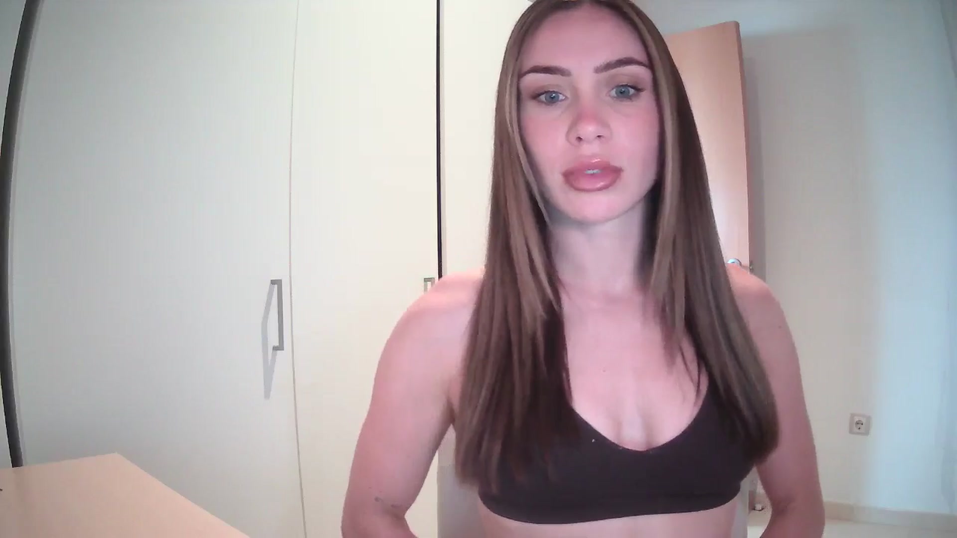 Gallery image thumbnail from English_Lola's myfreecams stream on, 05/31/2024, 07:06 image 16 of 20
