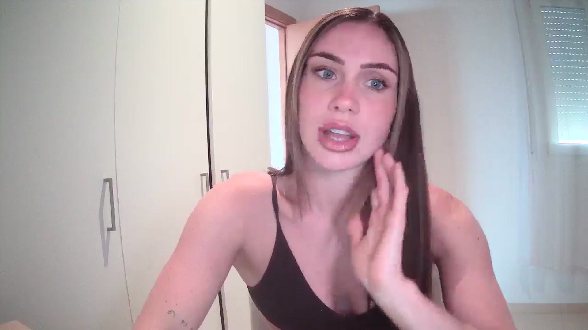 Gallery image thumbnail from English_Lola's myfreecams stream on, 05/31/2024, 09:15 image 6 of 20