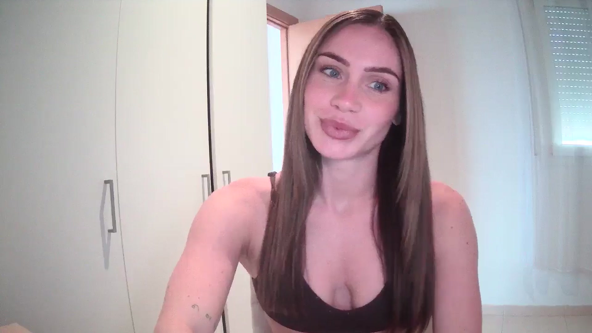 Gallery image thumbnail from English_Lola's myfreecams stream on, 05/31/2024, 09:15 image 5 of 20