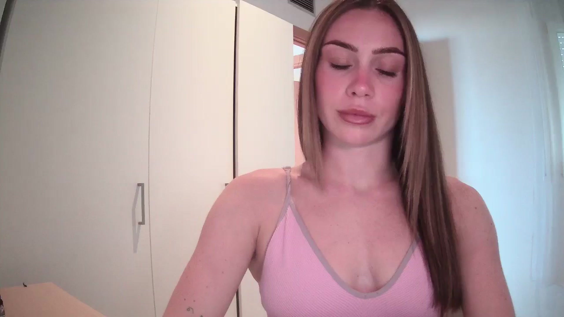 Gallery image thumbnail from English_Lola's myfreecams stream on, 06/01/2024, 10:01 image 4 of 20