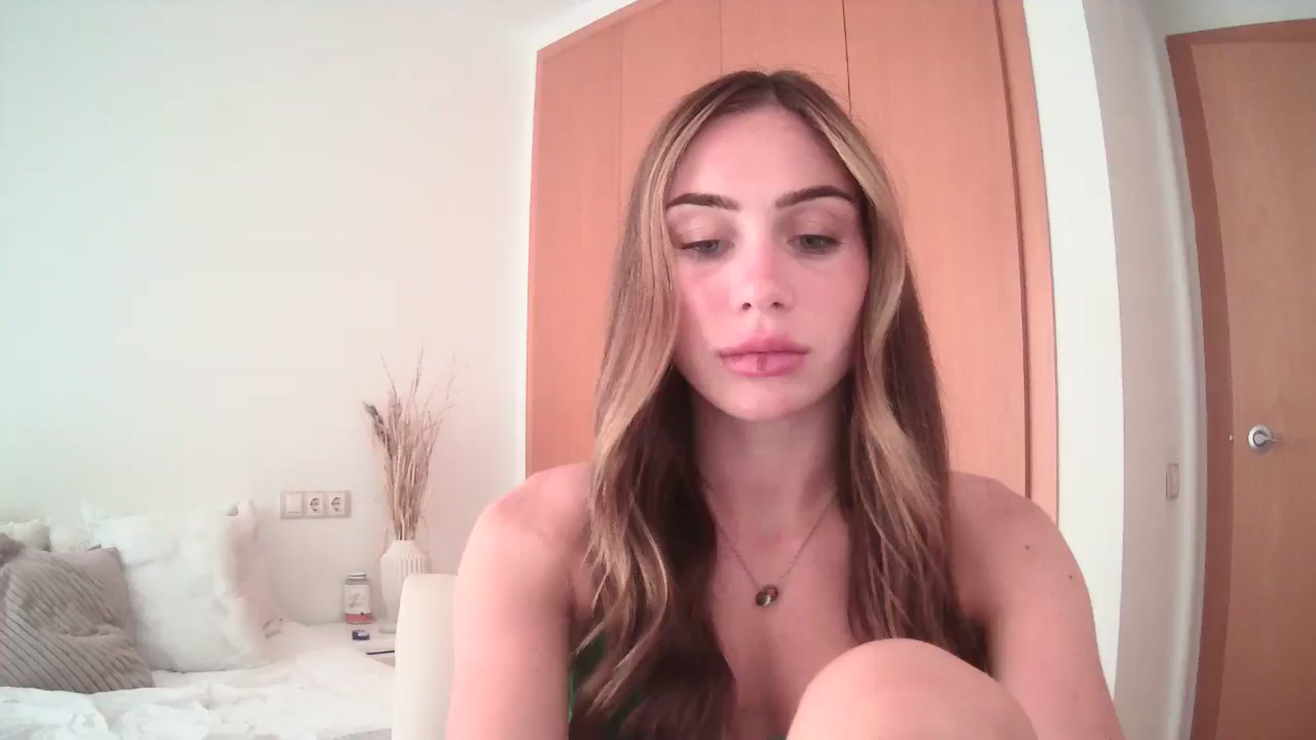 Gallery image thumbnail from English_Lola's myfreecams stream on, 06/13/2024, 11:30 image 14 of 20