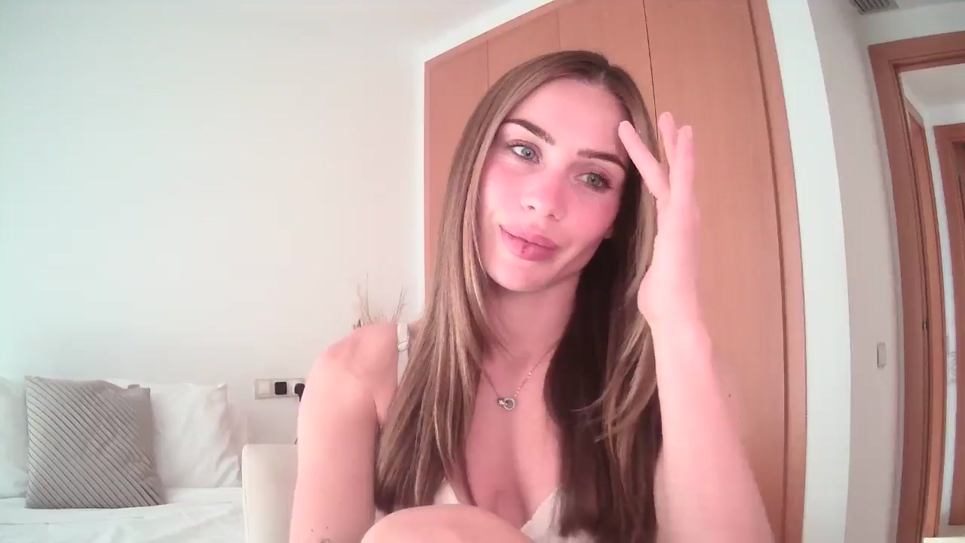 Gallery image thumbnail from English_Lola's myfreecams stream on, 06/14/2024, 08:41 image 4 of 20