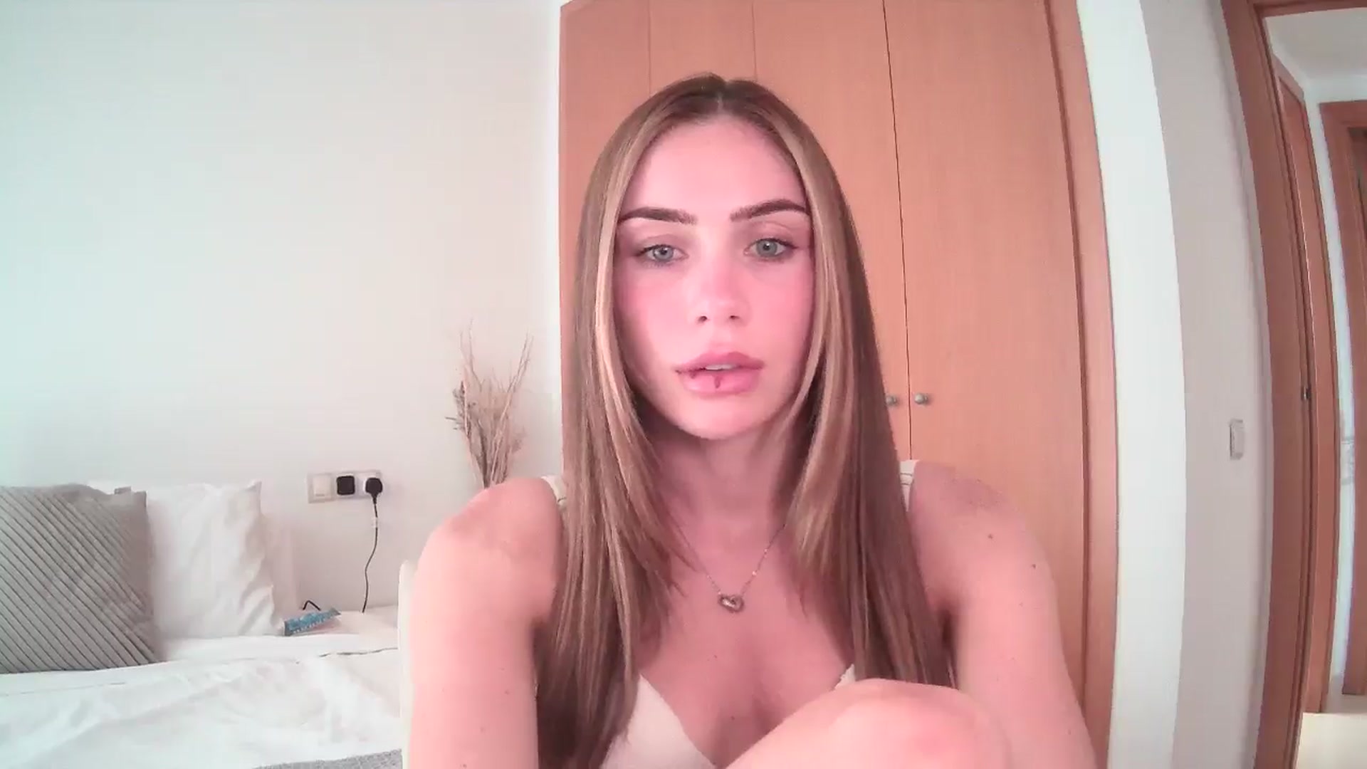 Gallery image thumbnail from English_Lola's myfreecams stream on, 06/14/2024, 08:49 image 20 of 20