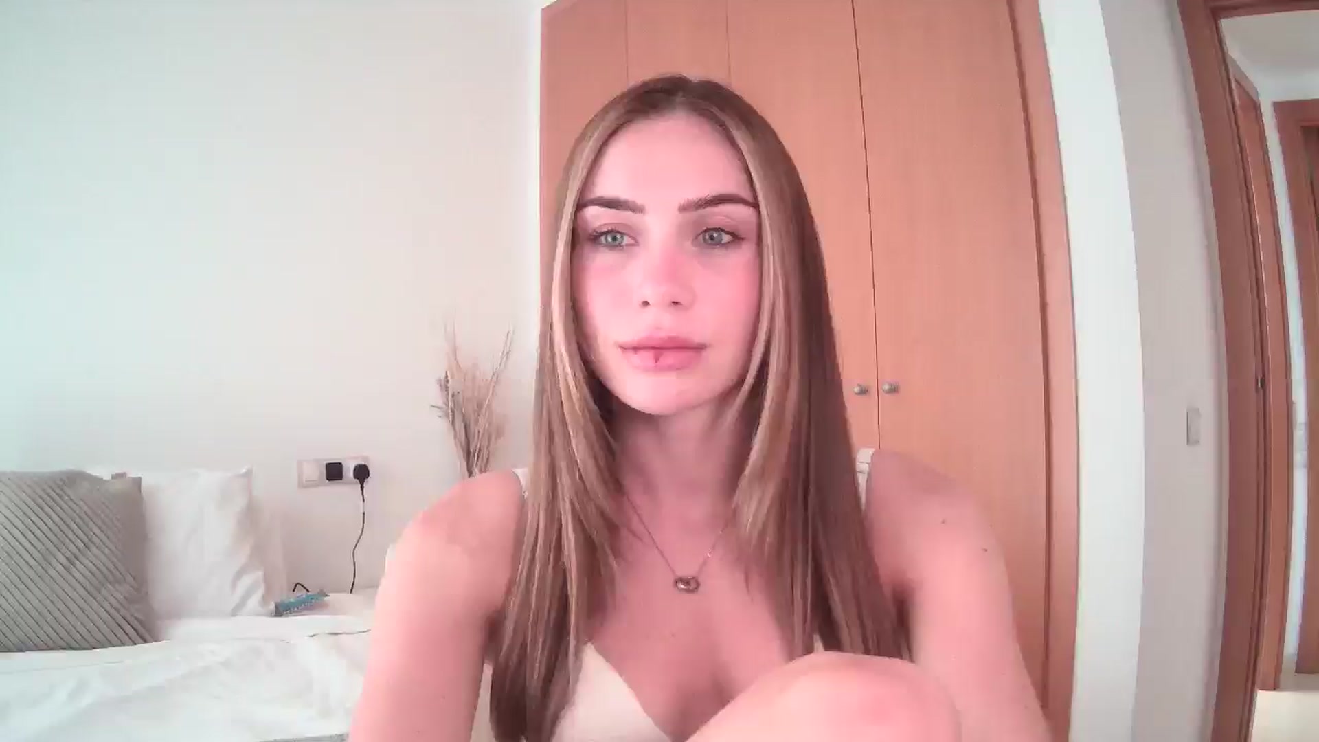 Gallery image thumbnail from English_Lola's myfreecams stream on, 06/14/2024, 08:49 image 18 of 20