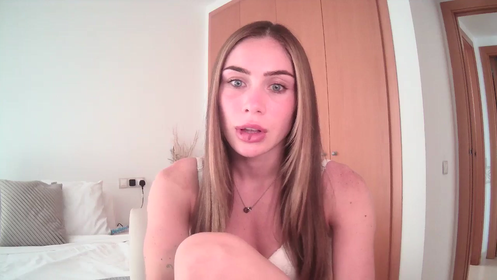 Gallery image thumbnail from English_Lola's myfreecams stream on, 06/14/2024, 10:18 image 4 of 20