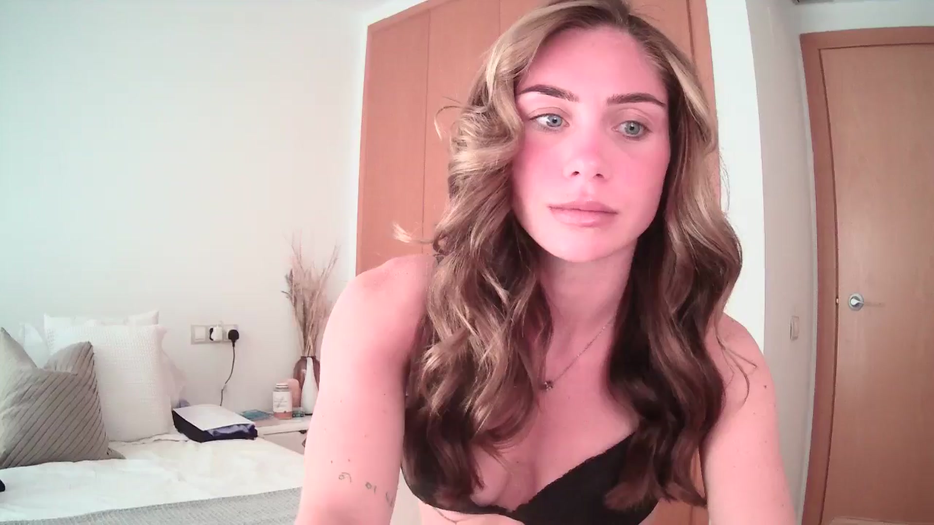 Gallery image thumbnail from English_Lola's myfreecams stream on, 06/18/2024, 07:09 image 2 of 20