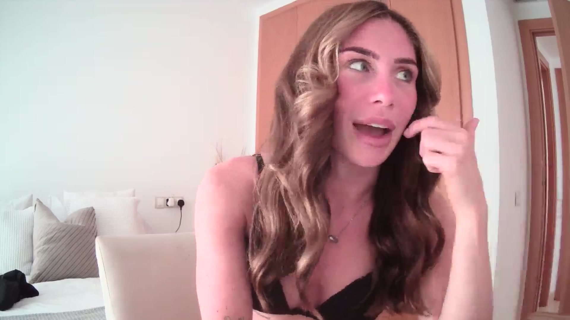 Gallery image thumbnail from English_Lola's myfreecams stream on, 06/18/2024, 07:46 image 16 of 20