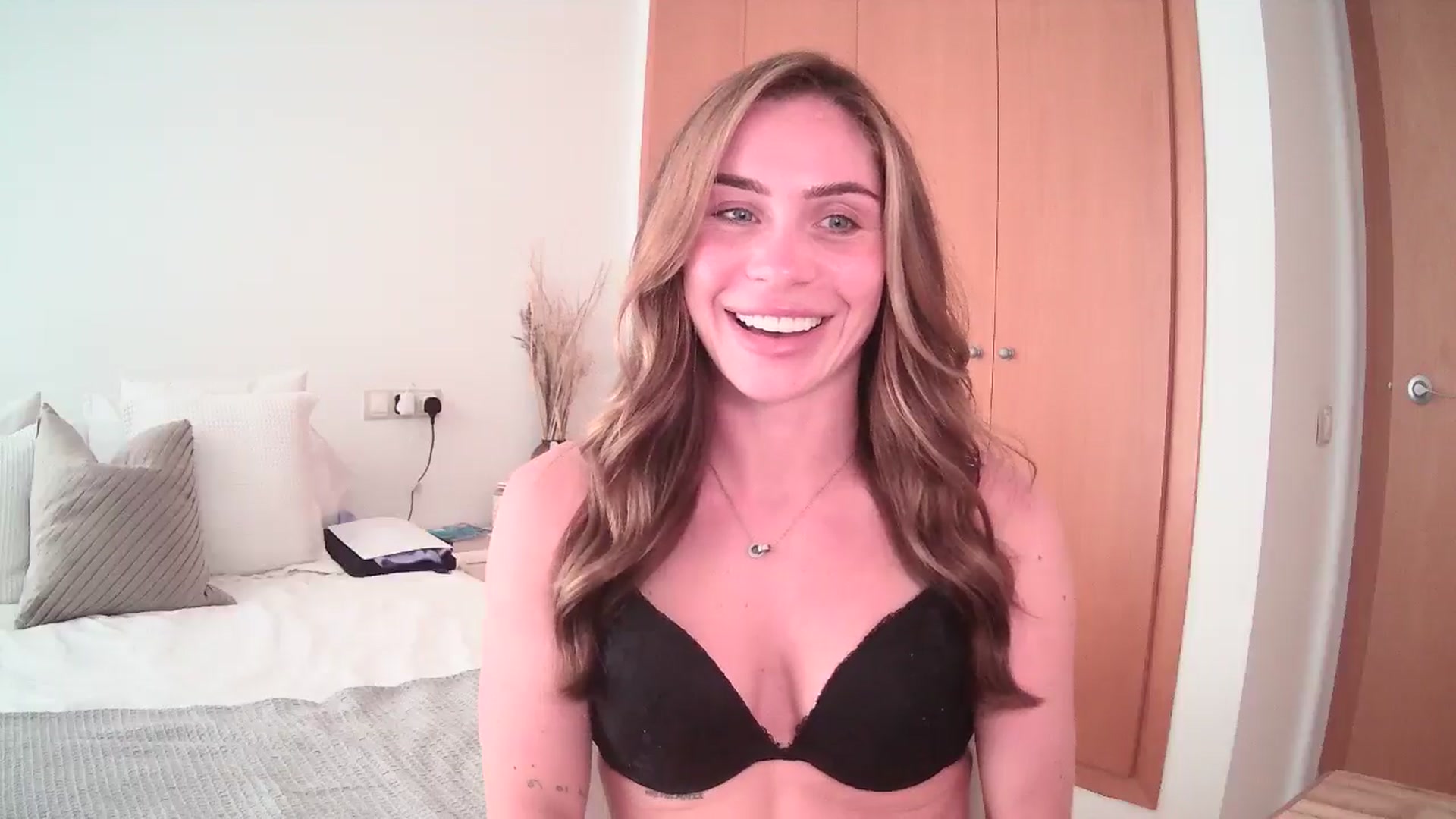 Gallery image thumbnail from English_Lola's myfreecams stream on, 06/18/2024, 10:41 image 16 of 20