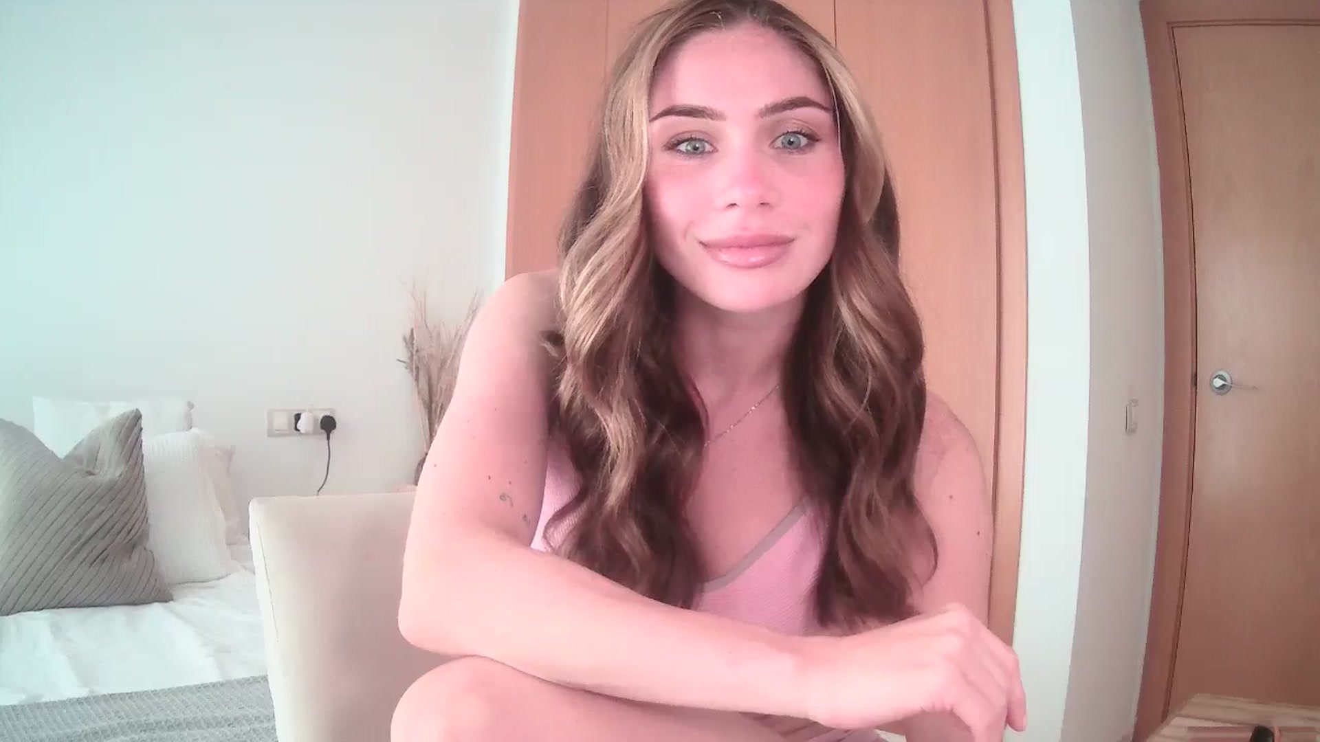 Gallery image thumbnail from English_Lola's myfreecams stream on, 06/19/2024, 07:44 image 5 of 20