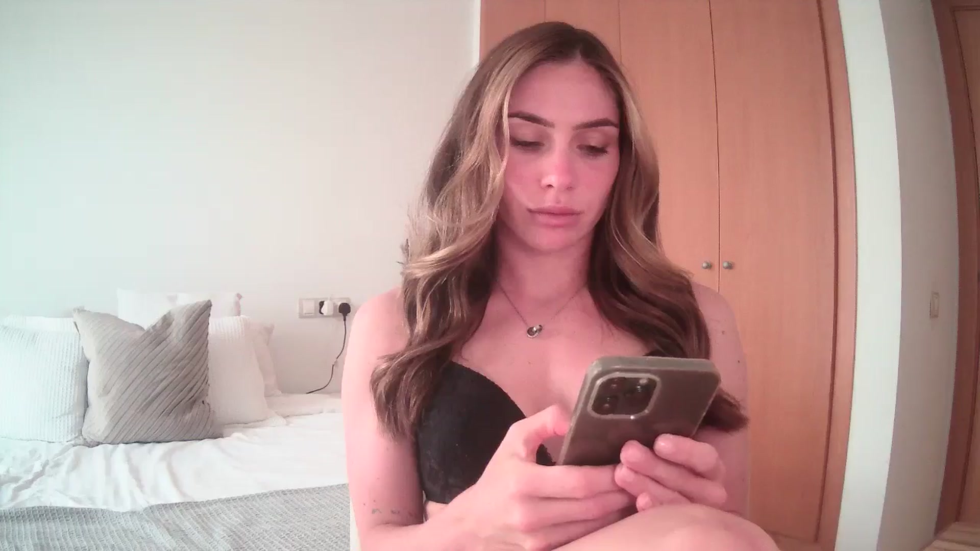 Gallery image thumbnail from English_Lola's myfreecams stream on, 06/19/2024, 08:13 image 13 of 20