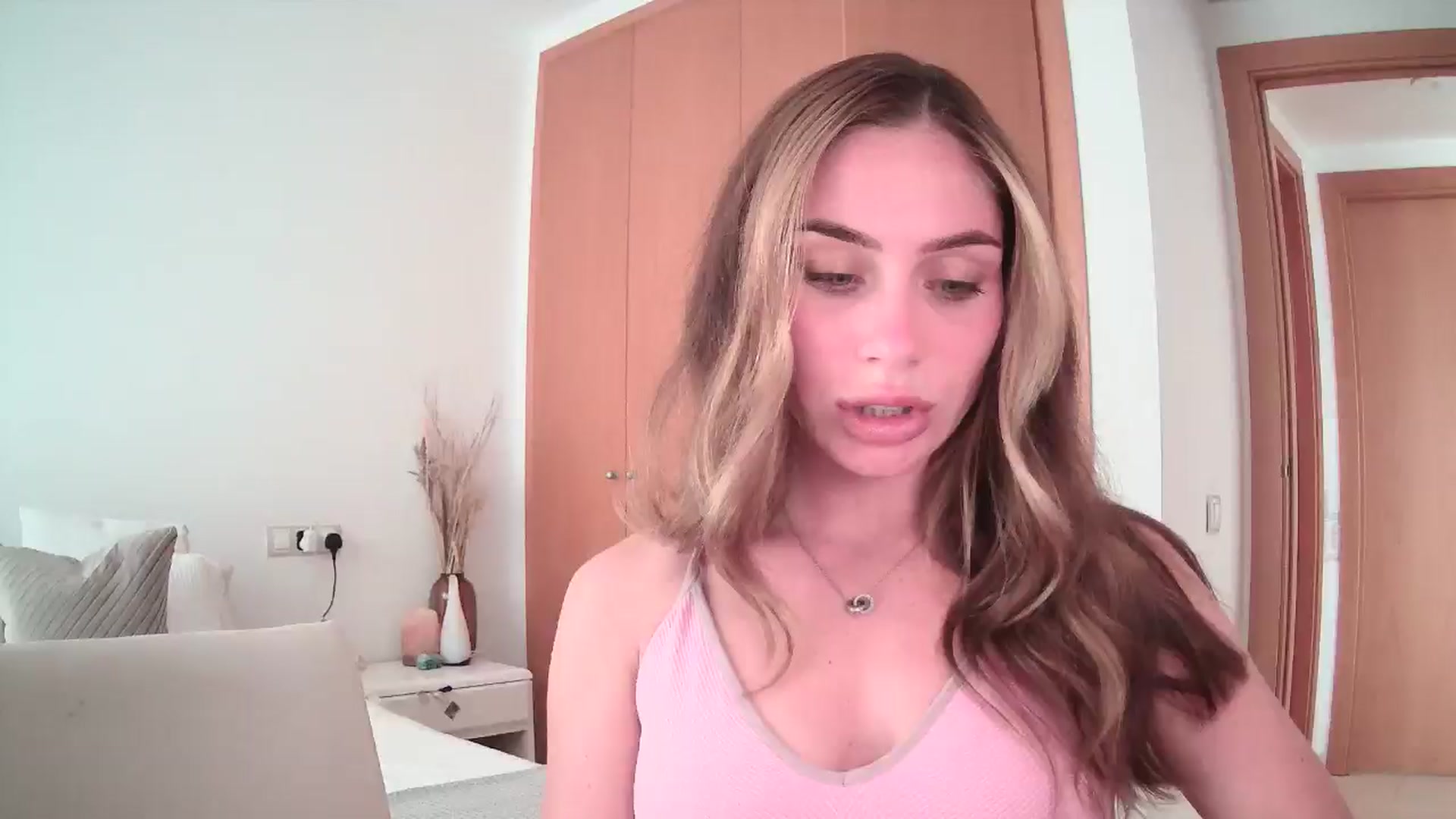 Gallery image thumbnail from English_Lola's myfreecams stream on, 06/19/2024, 10:08 image 9 of 20