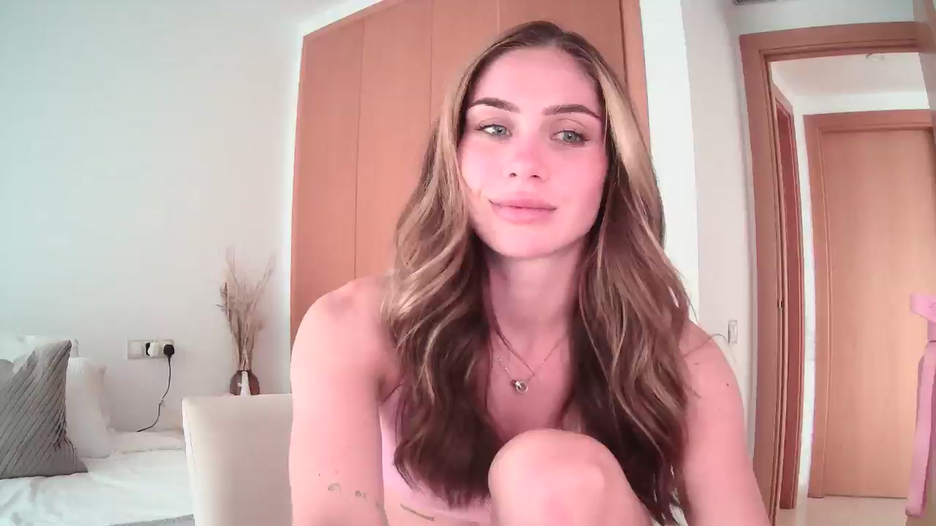 Gallery image thumbnail from English_Lola's myfreecams stream on, 06/19/2024, 10:08 image 15 of 20