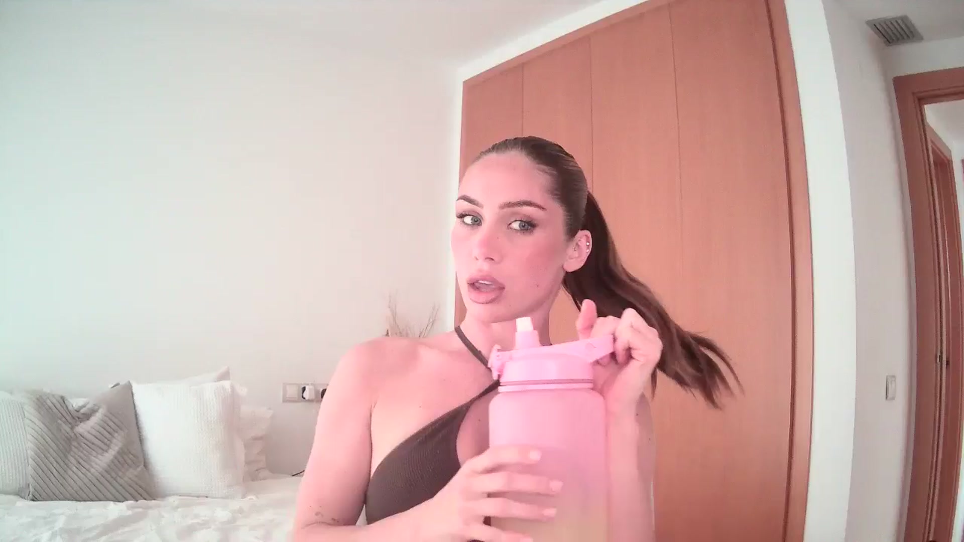 Gallery image thumbnail from English_Lola's myfreecams stream on, 06/20/2024, 09:35 image 1 of 20