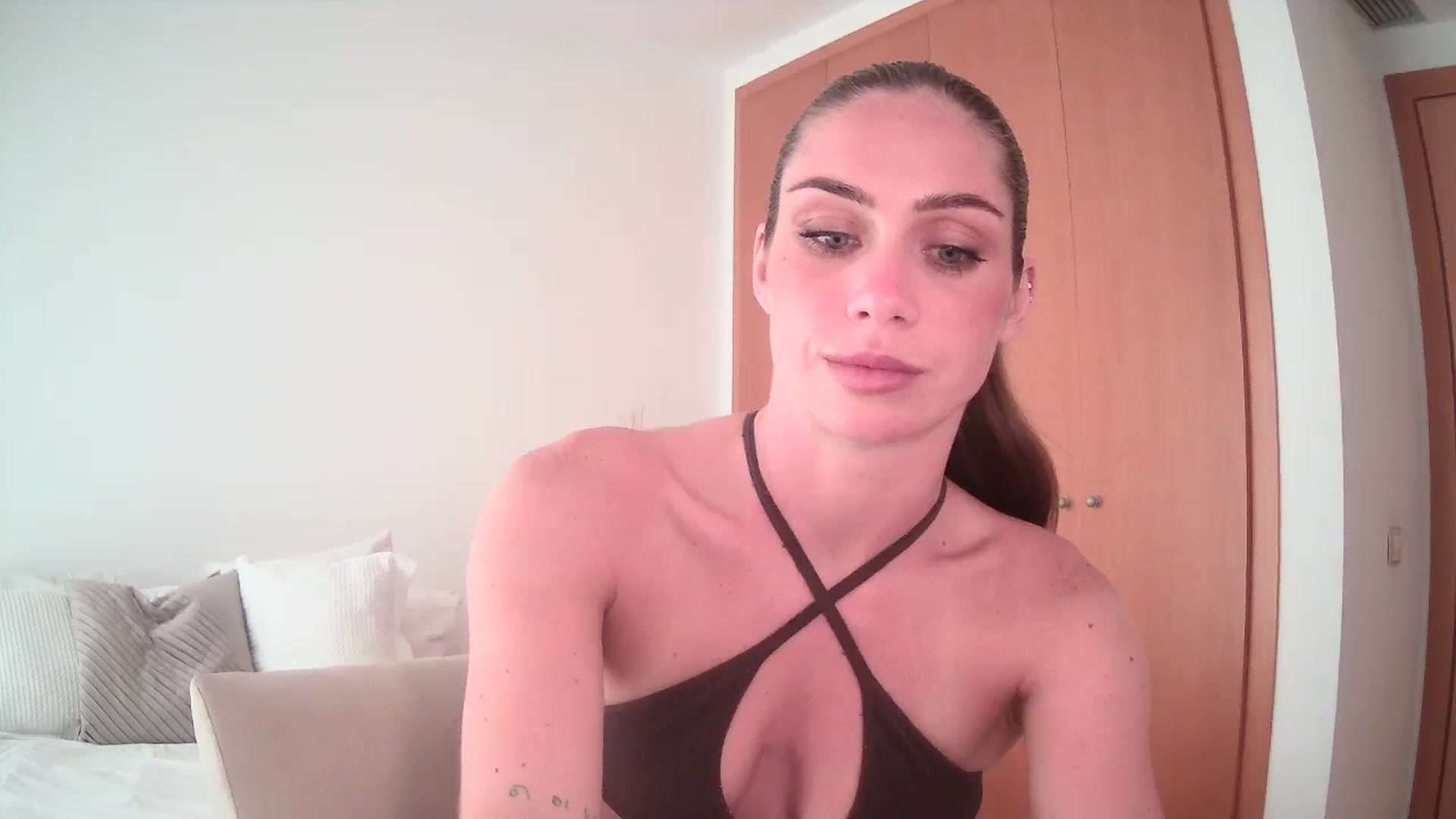 Gallery image thumbnail from English_Lola's myfreecams stream on, 06/20/2024, 14:36 image 10 of 20