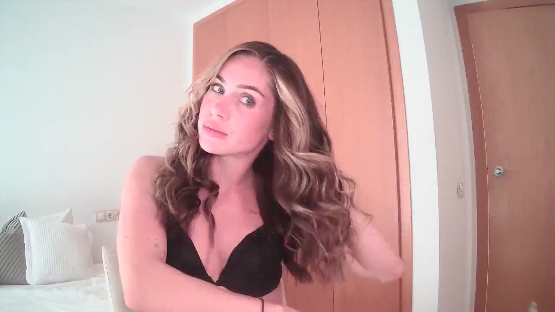 Gallery image thumbnail from English_Lola's myfreecams stream on, 06/25/2024, 08:45 image 9 of 20