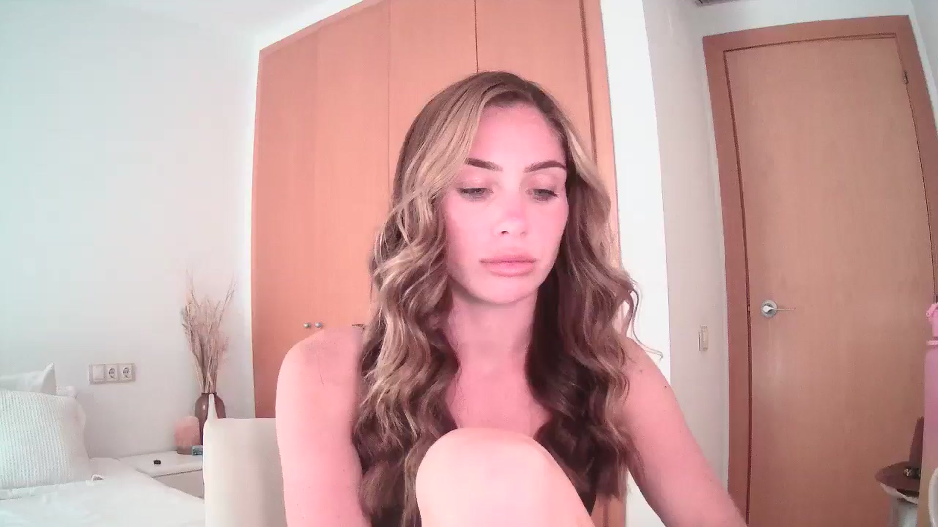 Gallery image thumbnail from English_Lola's myfreecams stream on, 06/25/2024, 11:55 image 6 of 20