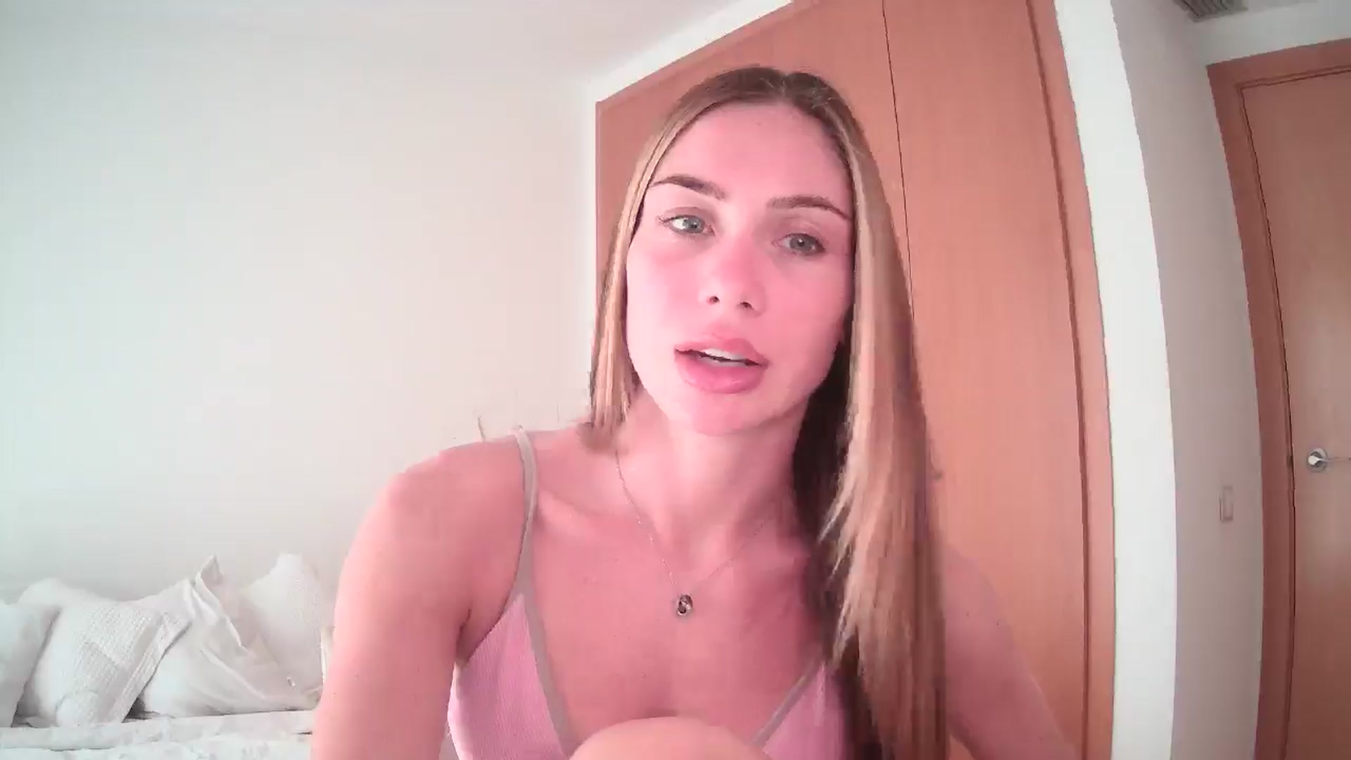 Gallery image thumbnail from English_Lola's myfreecams stream on, 08/04/2024, 07:49 image 15 of 20