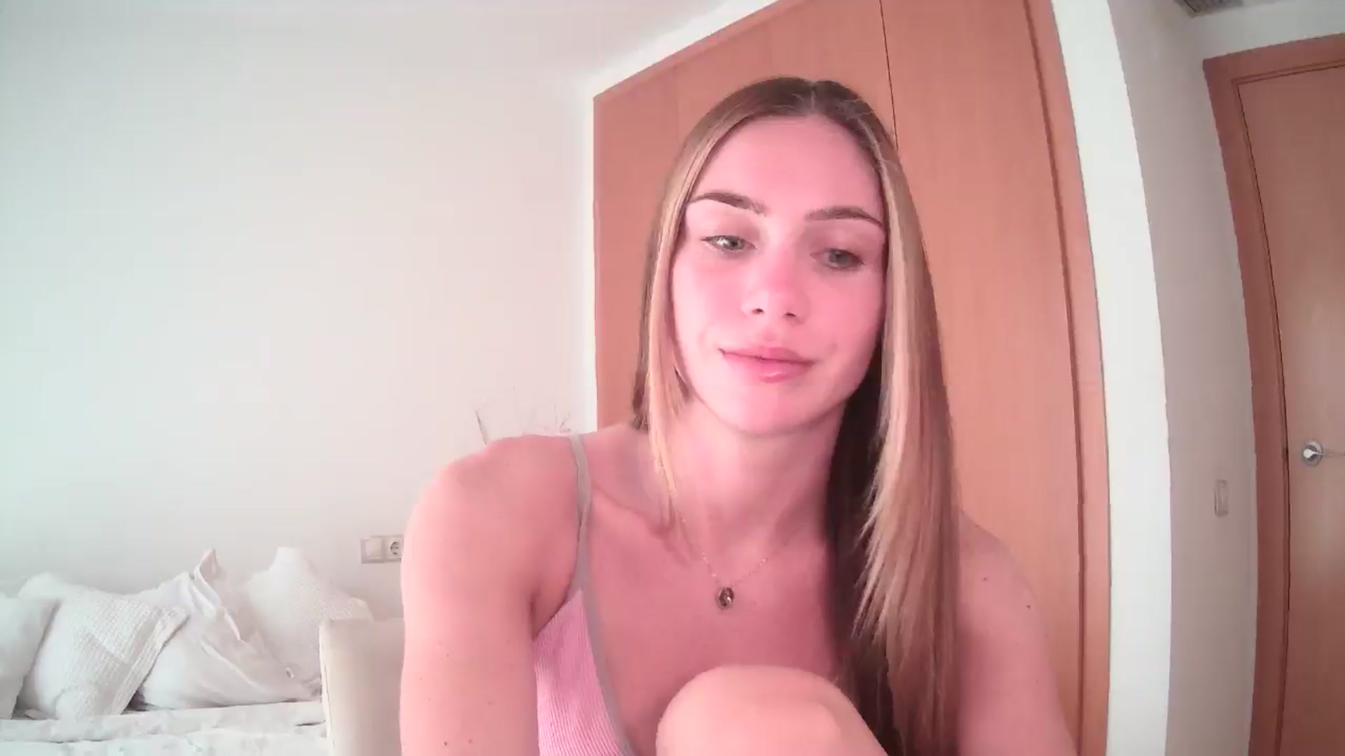 Gallery image thumbnail from English_Lola's myfreecams stream on, 08/04/2024, 07:49 image 17 of 20