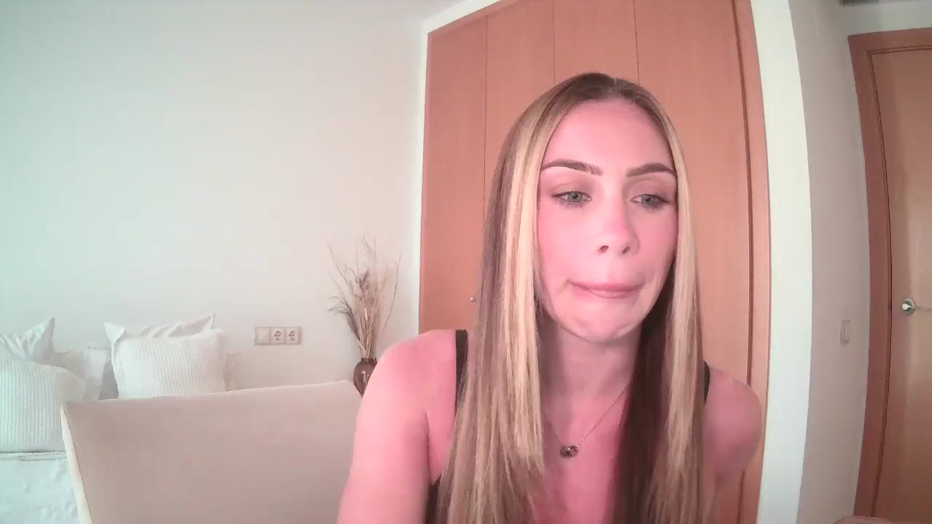 Gallery image thumbnail from English_Lola's myfreecams stream on, 08/06/2024, 18:20 image 20 of 20