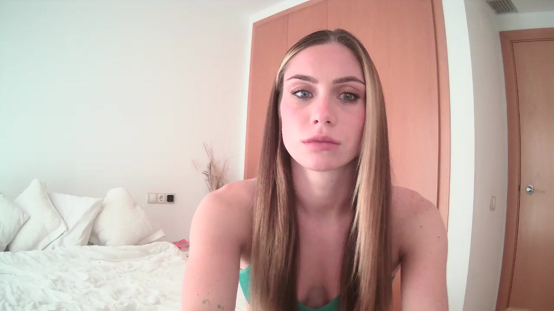 Gallery image thumbnail from English_Lola's myfreecams stream on, 09/06/2024, 12:16 image 2 of 20
