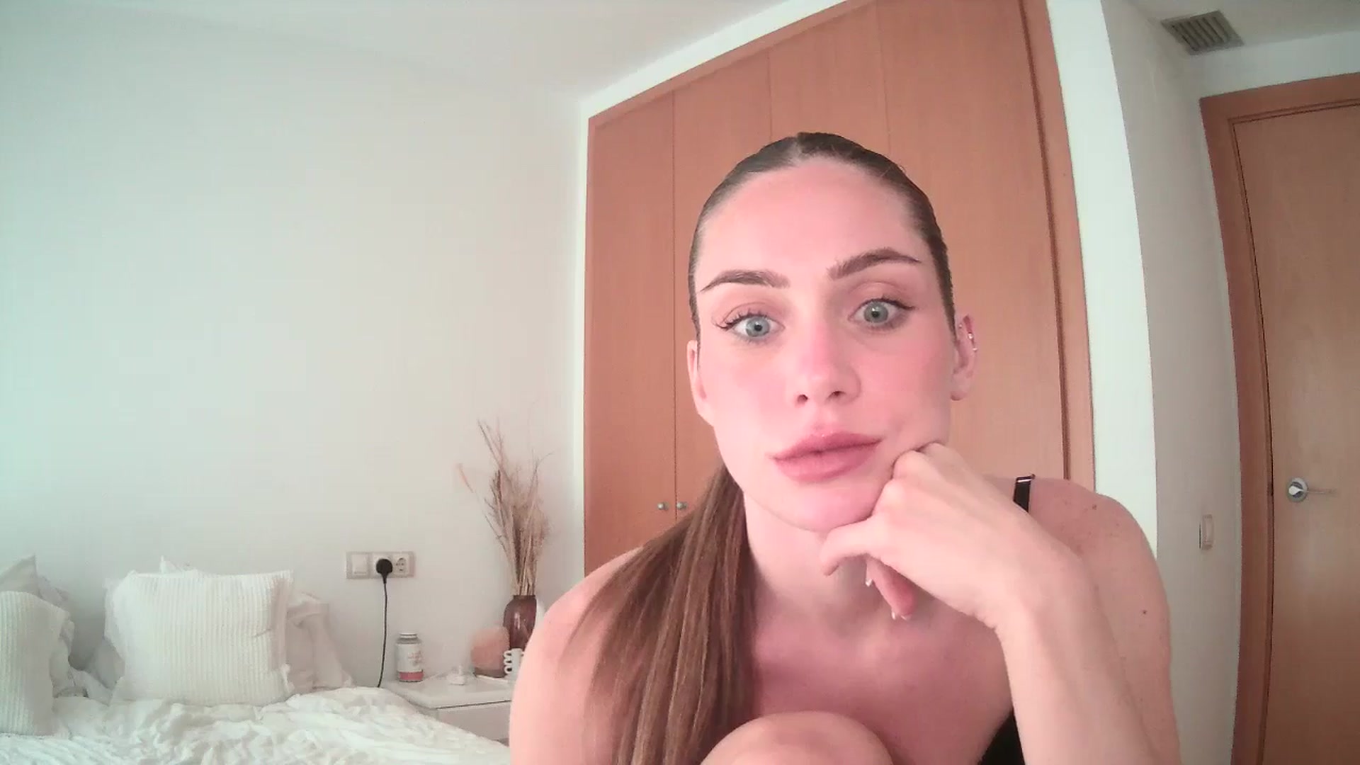 Gallery image thumbnail from English_Lola's myfreecams stream on, 09/08/2024, 10:46 image 7 of 20