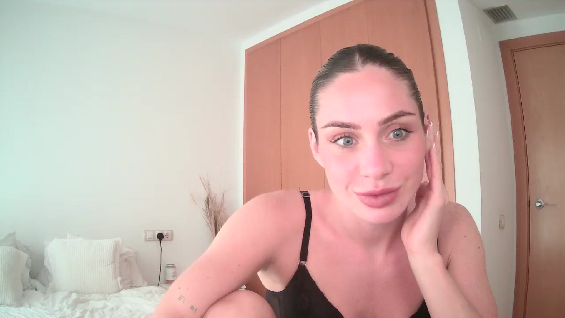 Gallery image thumbnail from English_Lola's myfreecams stream on, 09/08/2024, 10:46 image 10 of 20