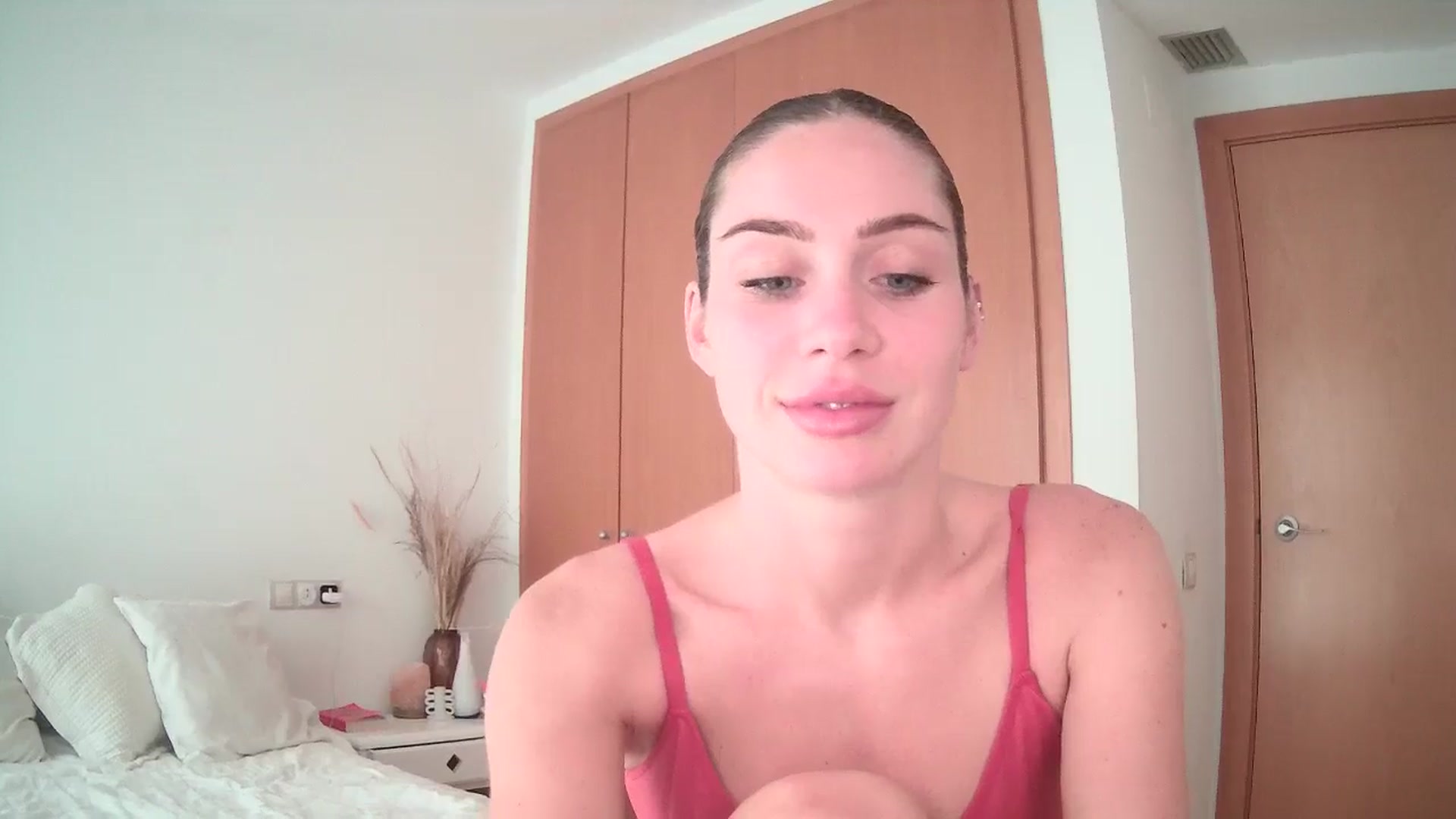 Gallery image thumbnail from English_Lola's myfreecams stream on, 09/12/2024, 09:03 image 10 of 20