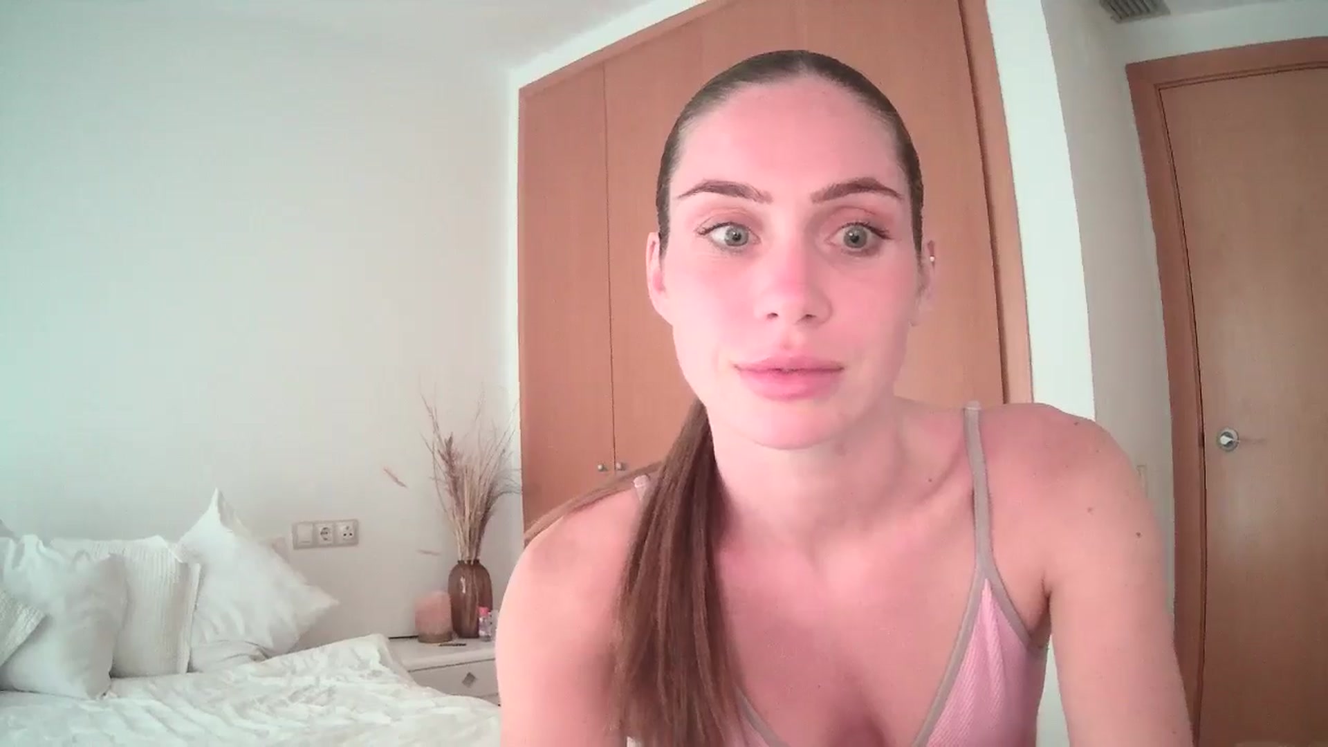 Gallery image thumbnail from English_Lola's myfreecams stream on, 09/20/2024, 15:33 image 19 of 20