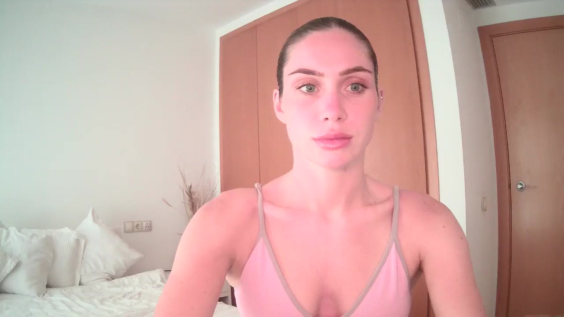 Gallery image thumbnail from English_Lola's myfreecams stream on, 09/20/2024, 15:33 image 1 of 20