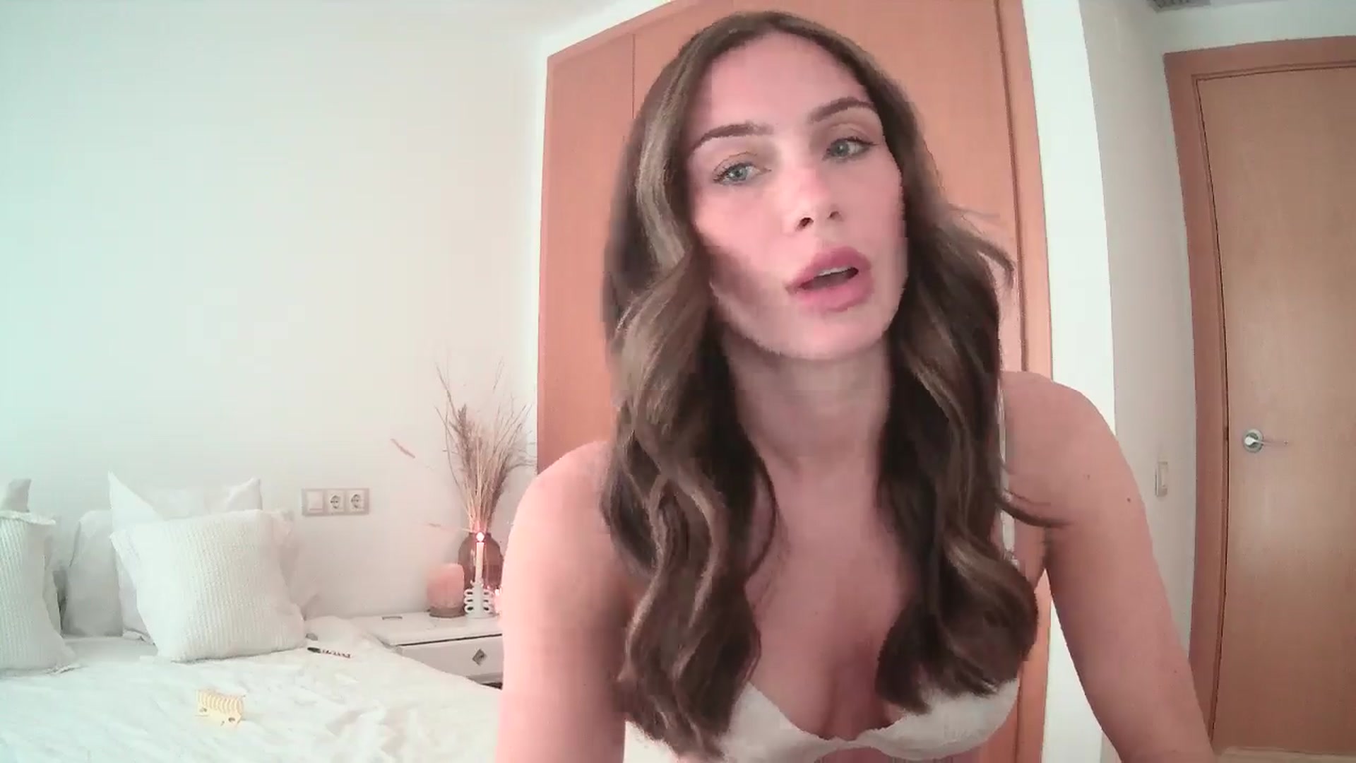 Gallery image thumbnail from English_Lola's myfreecams stream on, 09/29/2024, 08:23 image 12 of 20