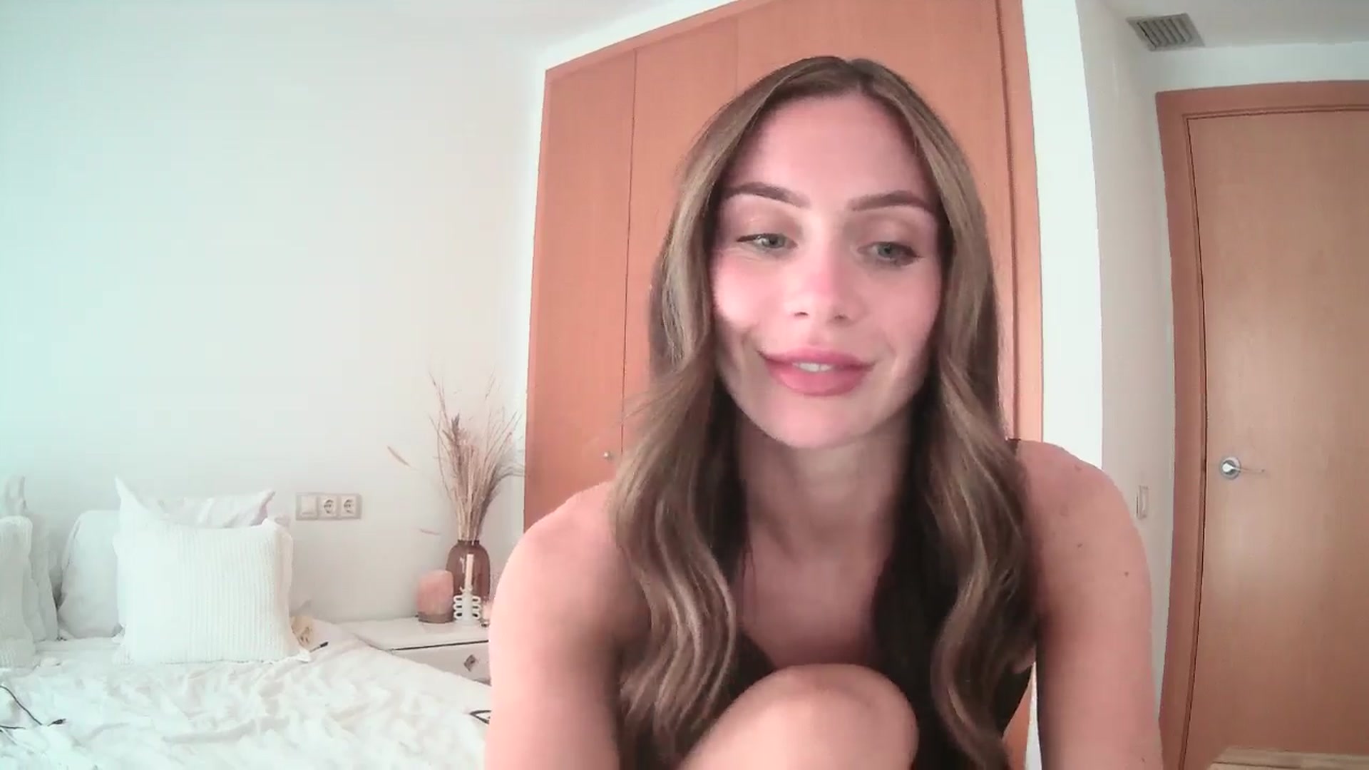 Gallery image thumbnail from English_Lola's myfreecams stream on, 09/29/2024, 14:14 image 9 of 20
