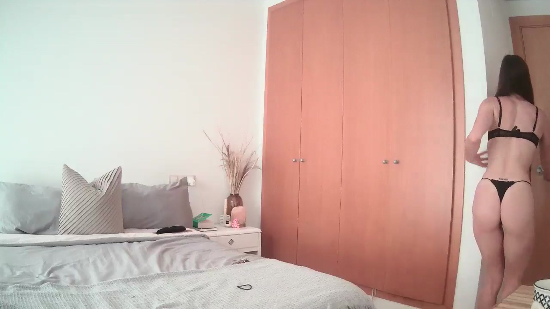 Gallery image thumbnail from English_Lola's myfreecams stream on, 10/14/2024, 10:21 image 12 of 20