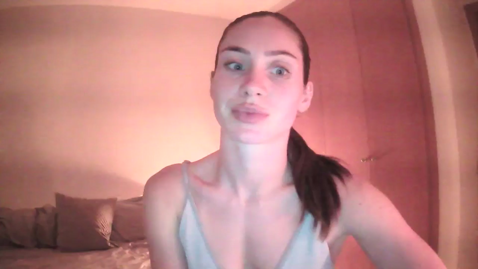 Gallery image thumbnail from English_Lola's myfreecams stream on, 10/15/2024, 18:18 image 18 of 20