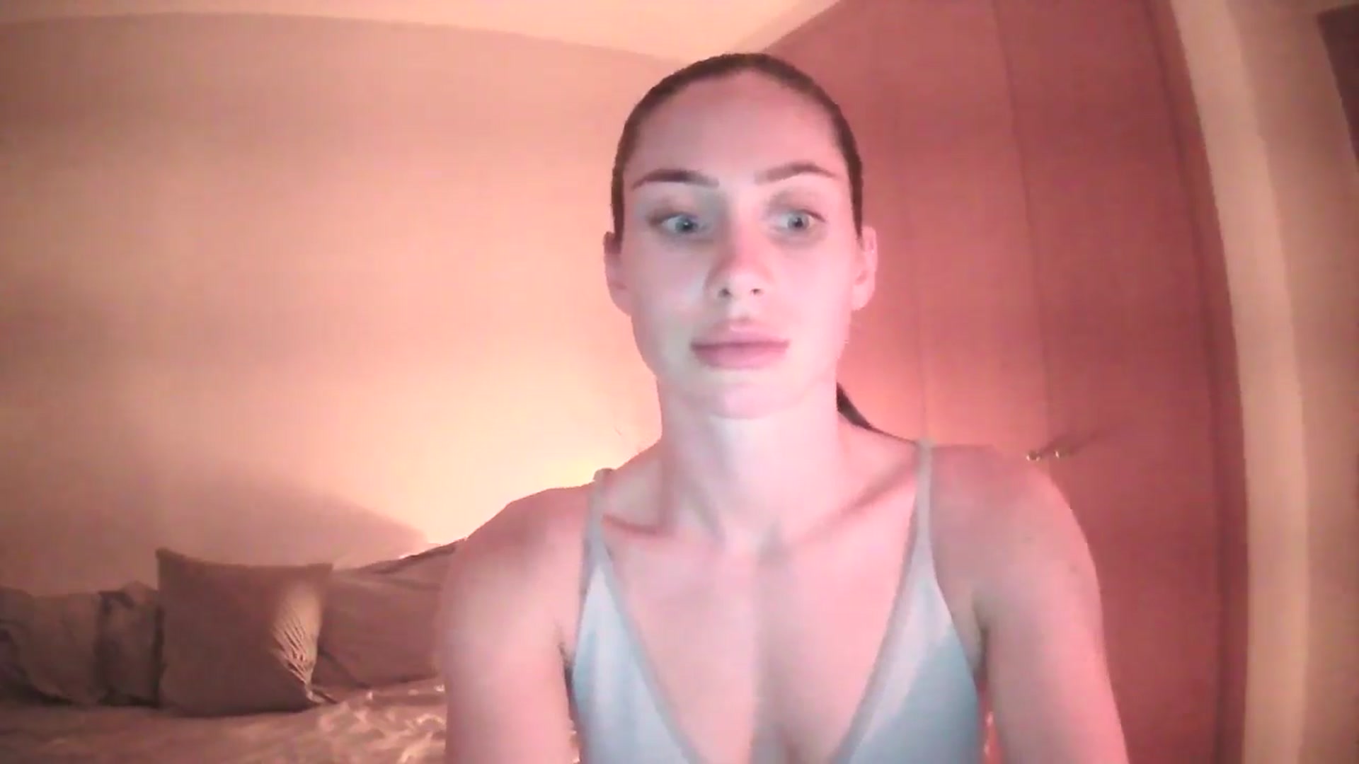 Gallery image thumbnail from English_Lola's myfreecams stream on, 10/15/2024, 18:18 image 19 of 20