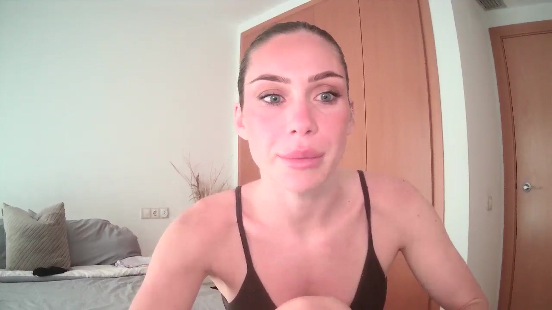 Gallery image thumbnail from English_Lola's myfreecams stream on, 10/17/2024, 08:44 image 15 of 20