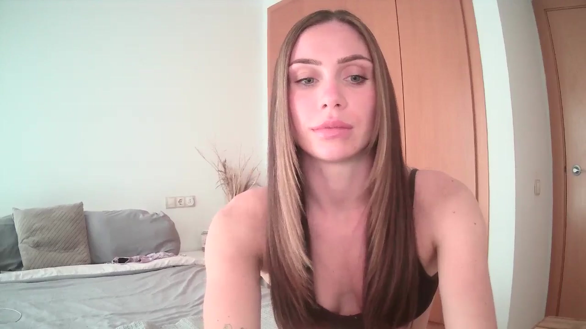 Gallery image thumbnail from English_Lola's myfreecams stream on, 10/17/2024, 16:18 image 9 of 20