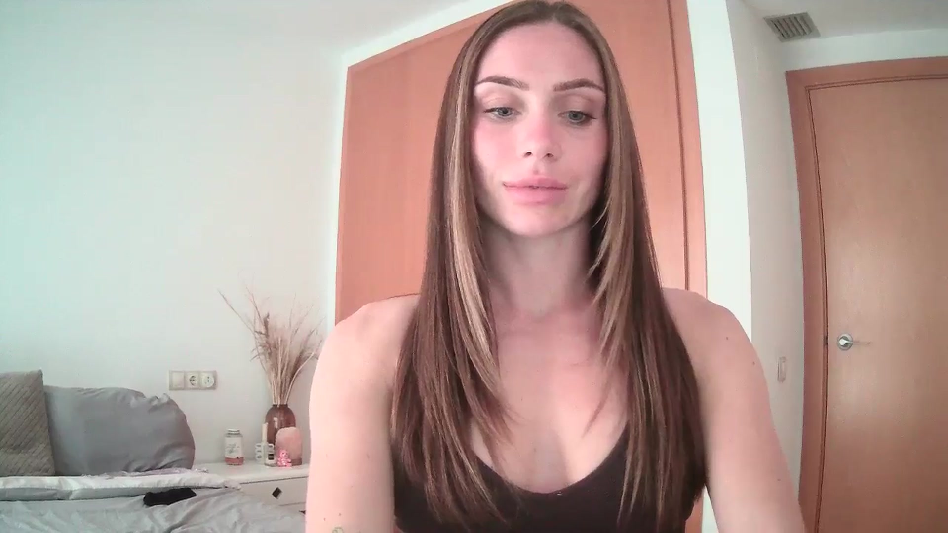 Gallery image thumbnail from English_Lola's myfreecams stream on, 10/17/2024, 16:55 image 2 of 20