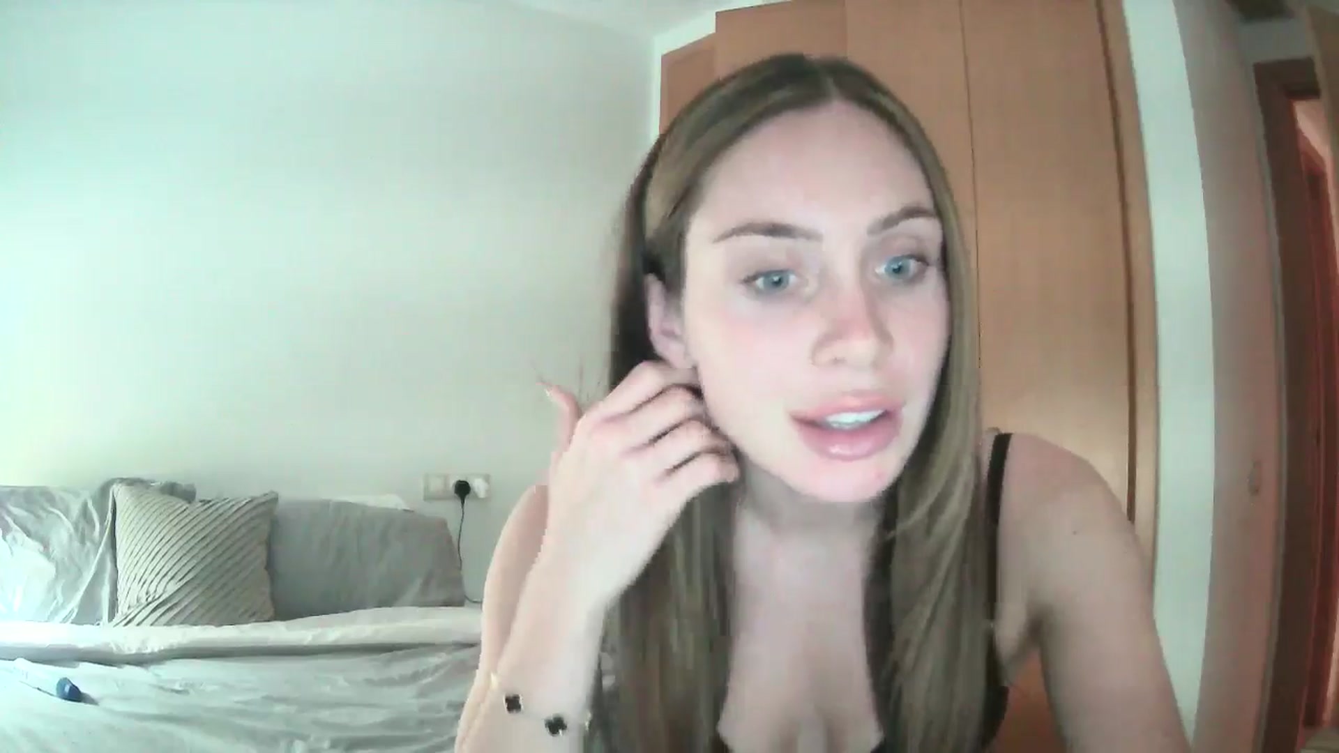 Gallery image thumbnail from English_Lola's myfreecams stream on, 10/27/2024, 18:08 image 16 of 20