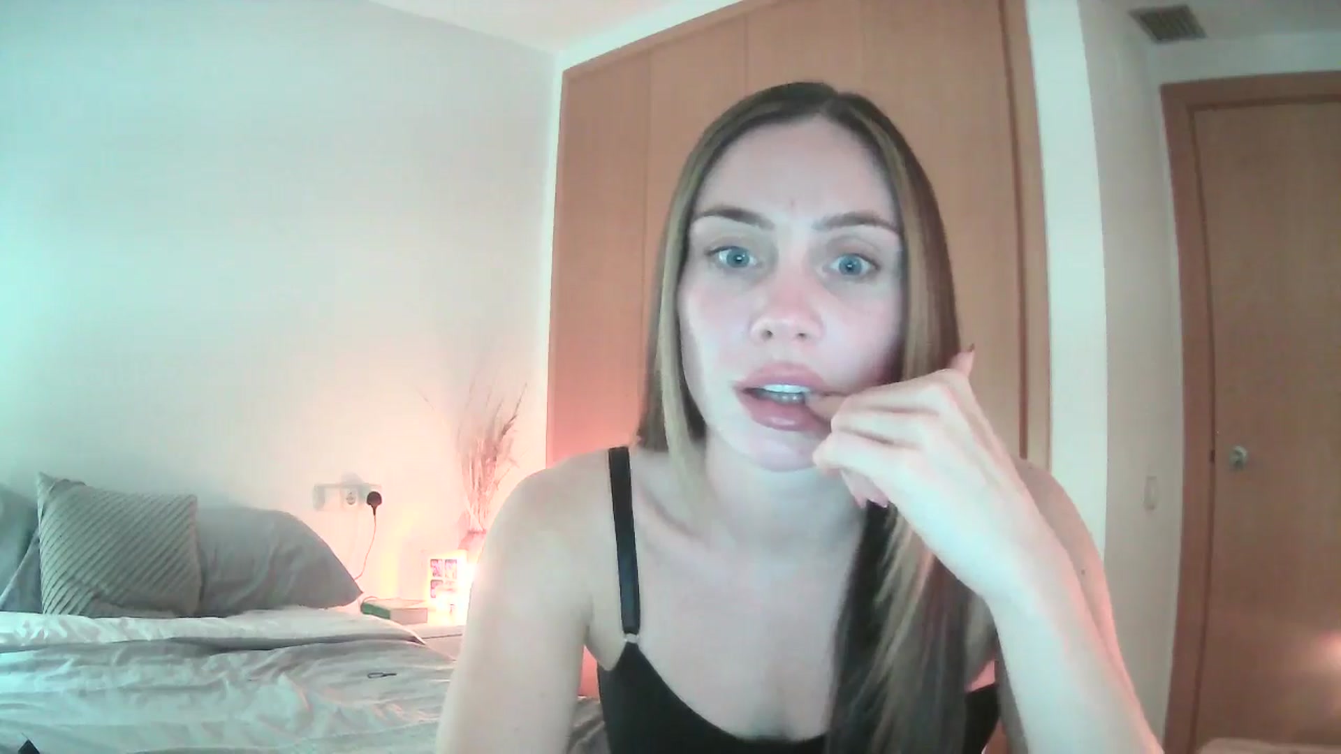 Gallery image thumbnail from English_Lola's myfreecams stream on, 10/31/2024, 17:53 image 17 of 20