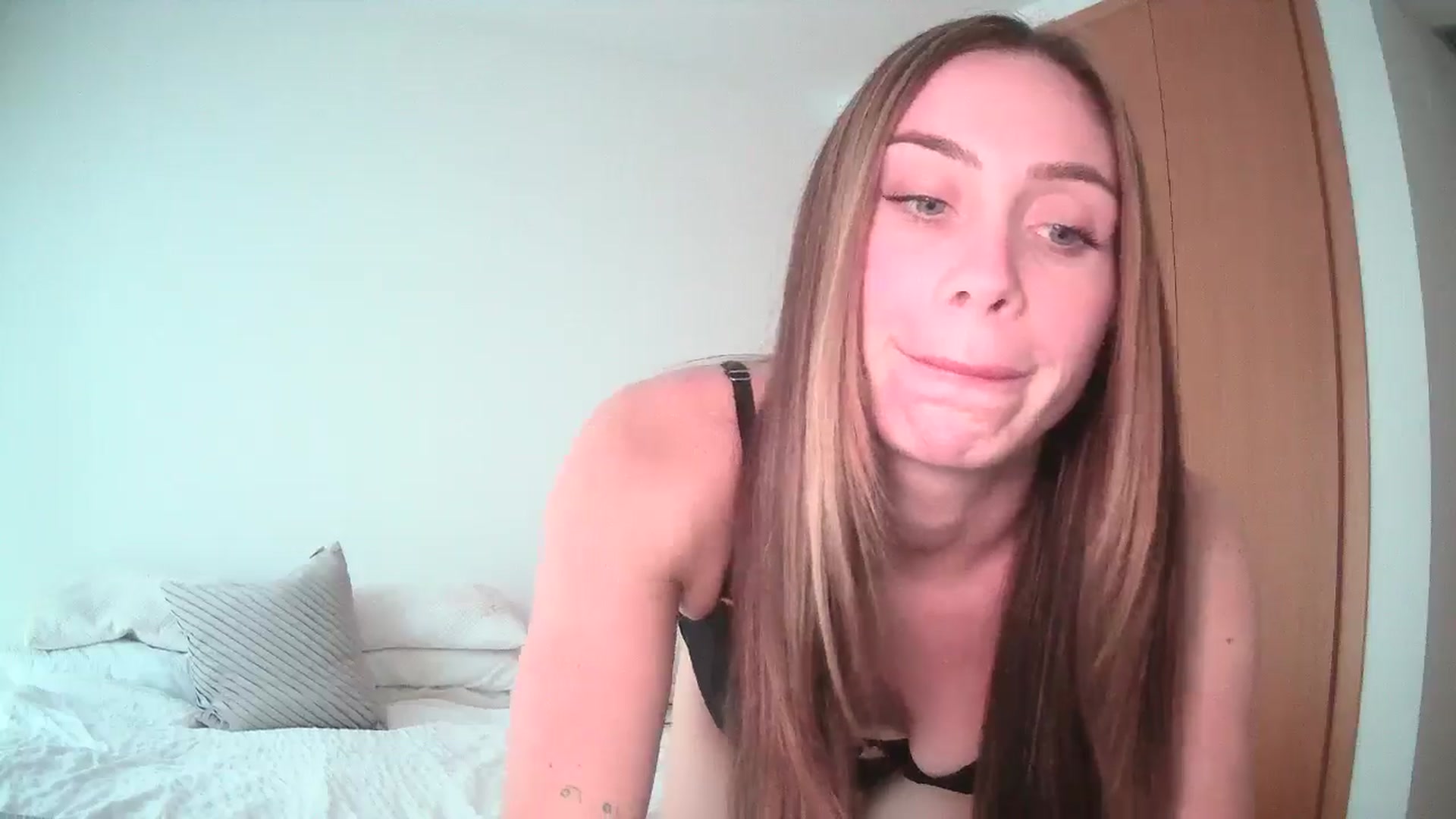 Gallery image thumbnail from English_Lola's myfreecams stream on, 11/04/2024, 12:17 image 3 of 20