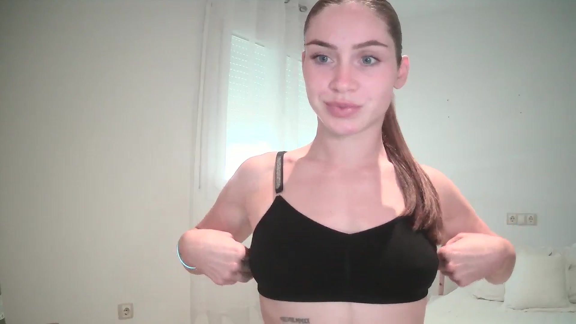 Gallery image thumbnail from English_Lola's myfreecams stream on, 11/07/2024, 09:43 image 9 of 20