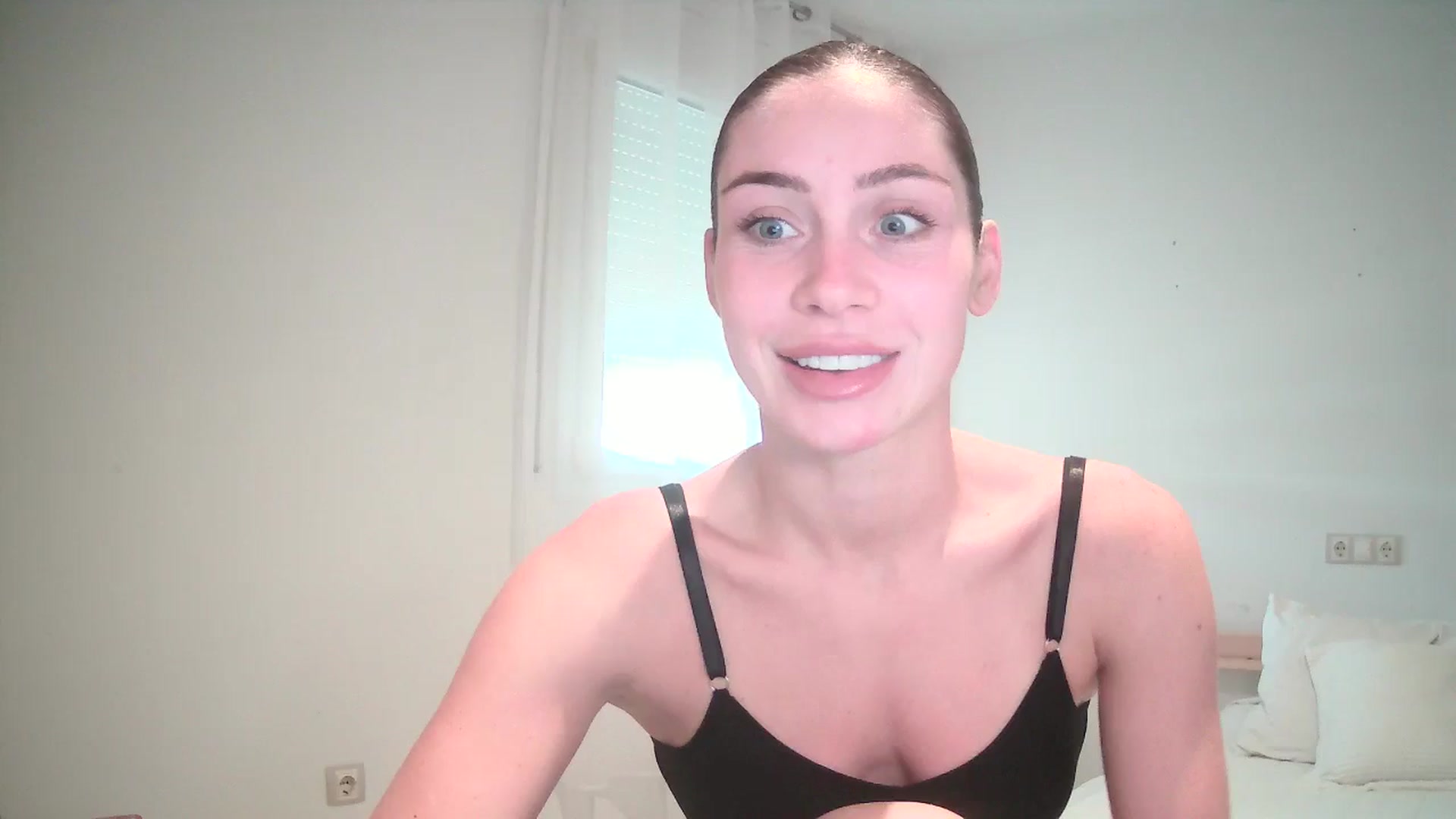 Gallery image thumbnail from English_Lola's myfreecams stream on, 11/07/2024, 09:43 image 2 of 20